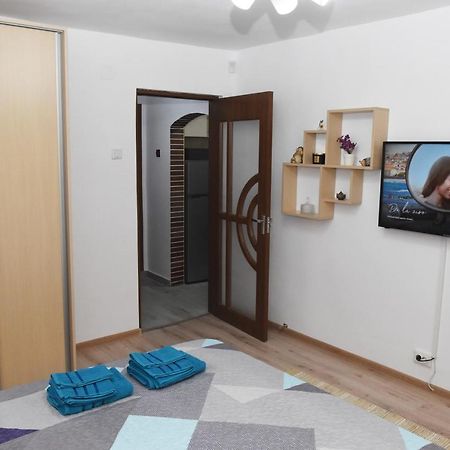 1St Apartment Nehoiu Kültér fotó