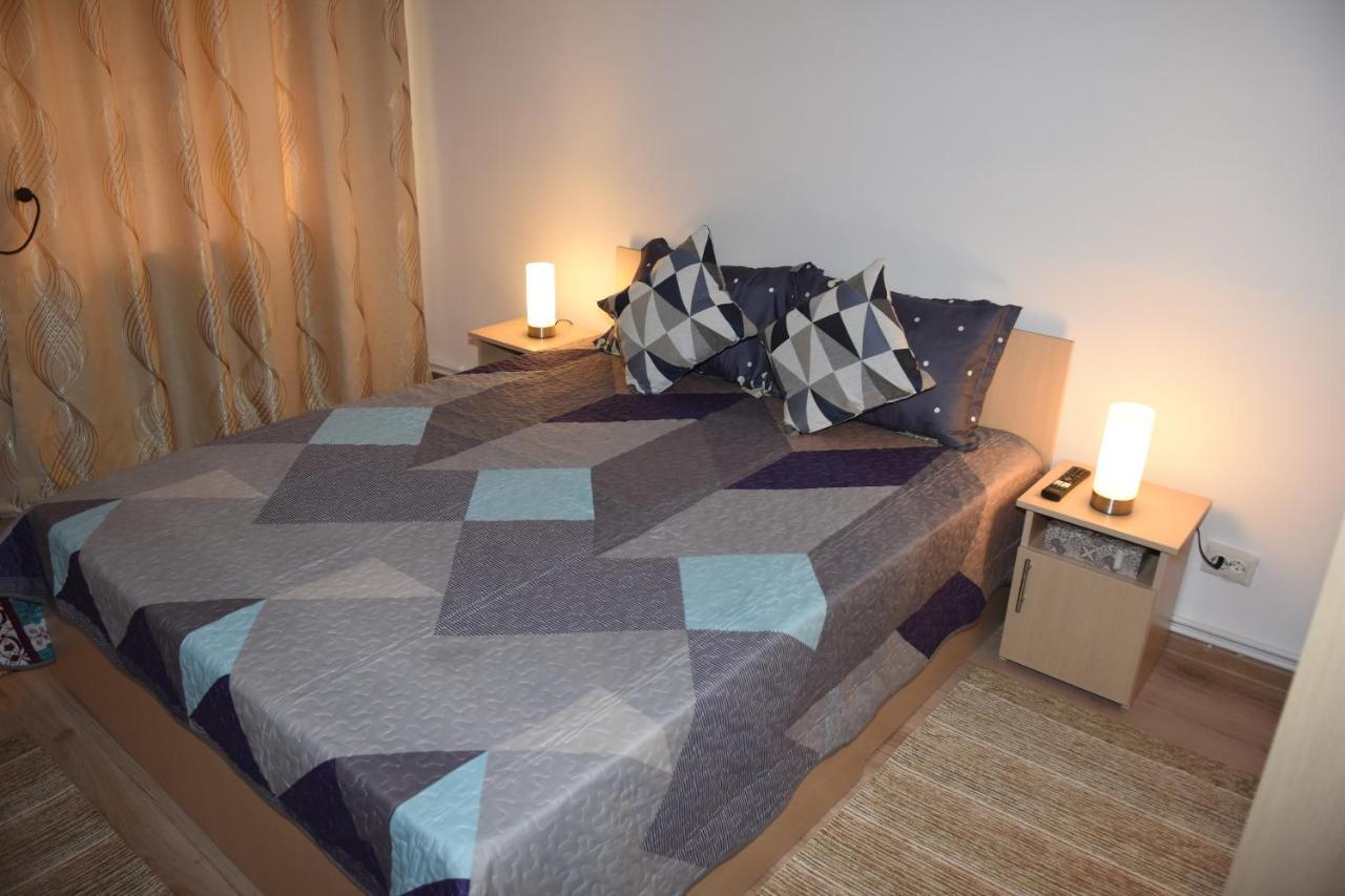 1St Apartment Nehoiu Kültér fotó