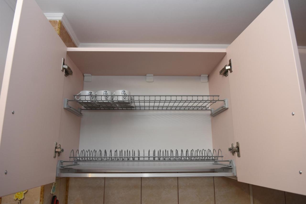 1St Apartment Nehoiu Kültér fotó