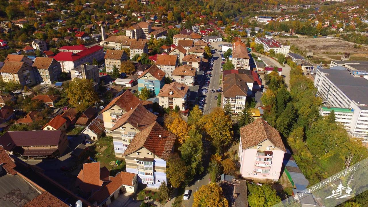 1St Apartment Nehoiu Kültér fotó